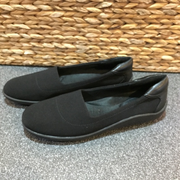 Easy Spirit Black Gift 2 Slip-on Shoes - Picture 6 of 14